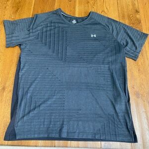 Never worn Men’s Under Armour Streaker Deco Diamond Short Sleeve